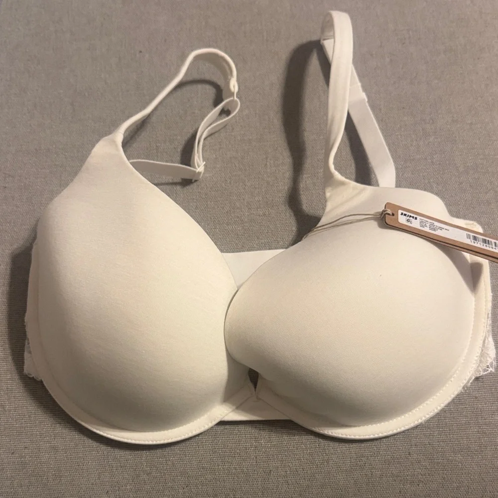 Cotton Lace Lightly Lined Plunge Bra | Marble | Skims - Picture 2 of 10